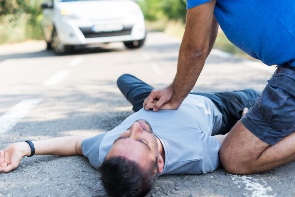 CPR - cardiopulmonáris újraélesztés - egy eszméletlen, nem reagáló személy megmentése.