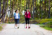 Nordic walking: Nordic walking az egészségért? Ismerje meg a hatásokat és a megfelelő felszerelést!